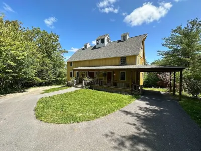 Yellow Barn Estate Hotels in Groton