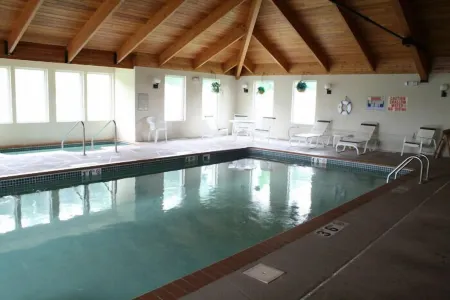 River Valley Inn & Suites Отели в г. Сенчерия