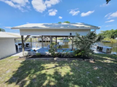 Fisherman's Paradise! 2Bd/2Ba Waterfront Retreat with Access to Lake Okeechobee!