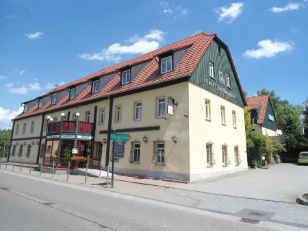 Gasthof Und Landhotel Zur Ausspanne Отели в г. Вильсдруф
