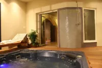 Esprit d'Ailleurs Hotels in Lunel