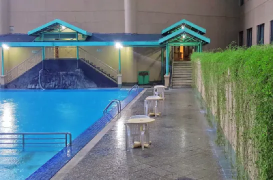 Tunjungan Hotel Hotels near Tunjungan Plaza