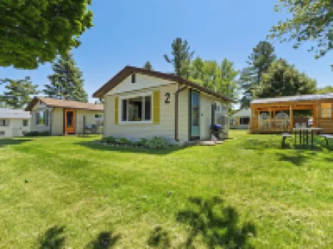 Chippewa Bluffs Resort Hotels in Mecosta County