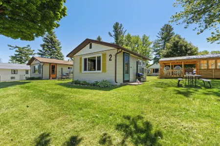 Chippewa Bluffs Resort Отели в г. Биг Рапидс