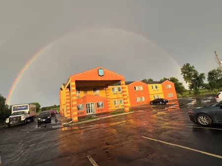 Highland Inn Peculiar Отели в г. Реймор