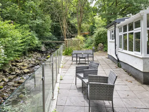 Nant Cottage Hotels in Caerhun