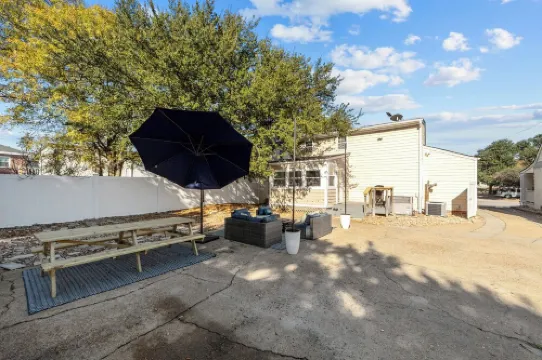 Cozy 3BD Beachfront - Foosball & Yard Games w/ BBQ