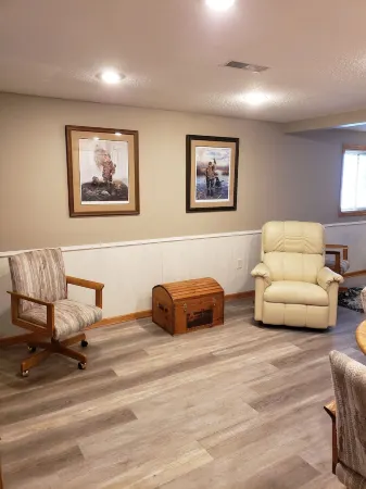 One Mile from Airport!!   3 Bedroom Lodge Sleeps 5 to 7