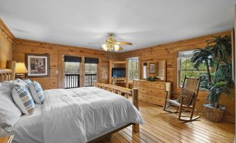 Lakeside Lodge by Avantstay Hot Tub + Dock