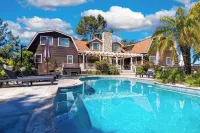 Chateau Syrah by AvantStay Picturesque Estate w Pool, Hot Tub, Pool Table & Table Tennis