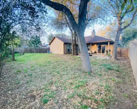 Spacious 3 BDRM for 9 - SA & NB โรงแรมในLive Oak