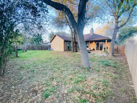 Spacious 3 BDRM for 9 - SA & NB