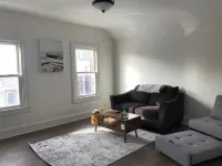 Historic downtown upper loft. 6 blocks to the beach 🌊