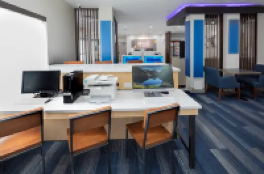 Holiday Inn Express & Suites CHICAGO WEST - ST CHARLES by IHG