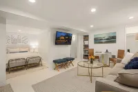 Luxury Spa, Patio, Deck & Views of Puget Sound in the Heart of Old Town, Tacoma