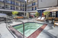 베스트 웨스턴 에어포트 플라자 인 뷰 파크-윈저 힐스 호텔