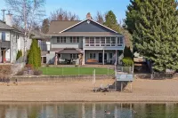 River's Edge Oasis, private dock, 2 kitchens, pool table, dog friendly!