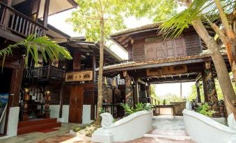 Boon Home Stay Arts and Crafts