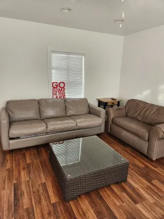 Cozy 1 bedroom cabin in peaceful Trinity Center with AC