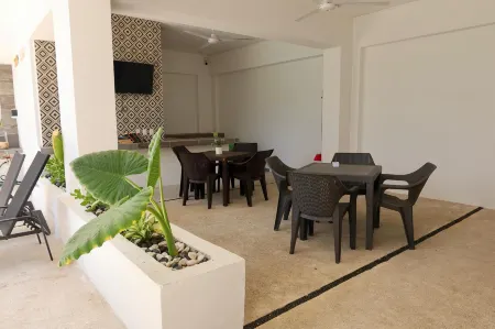 Safiro Suites Guayabitos Apartments - Adults Only Отели в г. Компостела