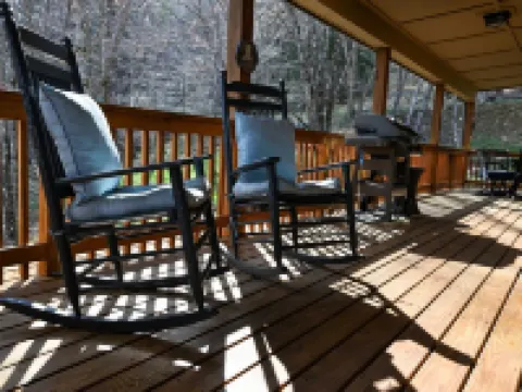 Huge Decks, Hot Tub, Fire Pit & Dog Friendly. Close to Boone and Banner Elk. Hotels in Seven Devils
