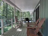 Rock Ridge Base Camp @ DuPont - 6.5 Acres, Sleeps 5, Ride from the House Hotels in Crab Creek