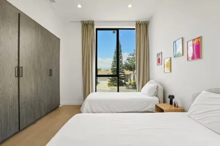 Charming 3-bedroom house in wonderful Los Angeles with WiFi, AC