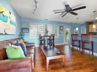 Cute condo with pool ideal for spring and summer fun Hotels in Douglas