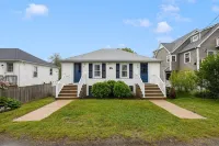 5 Minute Stroll to the Beach - Charming 3-bedroom in Narragansett with AC