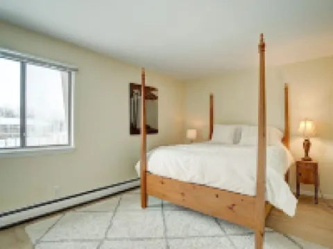Beautifully remodeled 2 bed 104 Berkley Verona #6 Hotels in Verona