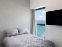 Ocean view mini penthouse on the 30th floor Hotels in Saronsletten