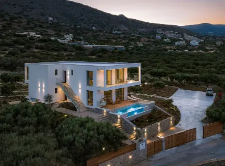 Villa Elounda Lion, 2 Pools, Hammam & Beach Access Отели рядом с достопримечательностью «Спиналонга»