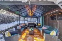 North Salt Lake Escape w/ Hot Tub and Claw foot Soaking Tub