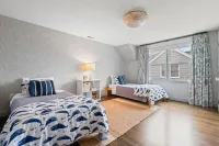 "Lighthouse" - Ocean Views - Walk to Beaches - 4B, 3.5Ba - Scituate Harbor