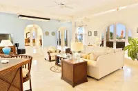 4-bedroom house in charming quiet Harbour Ridge with AC, WiFi. Relax and unwind Hotels in Island Harbour