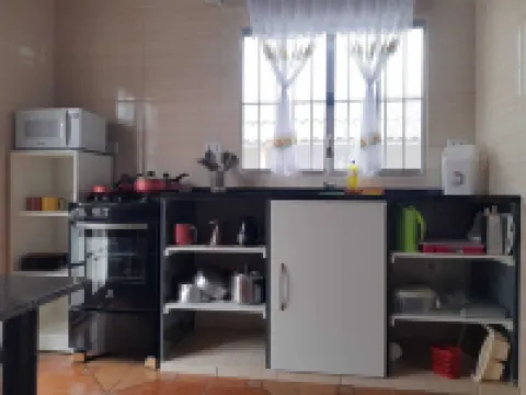 Juréia Beach House for Beach and Fishing Season with Air Conditioning 伊瓜佩住宿飯店