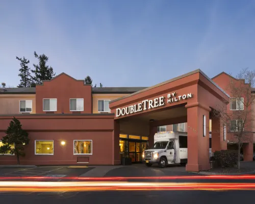 DoubleTree by Hilton Portland - Tigard Hotels near Stanley Park