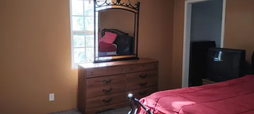 Spacious 6-bedroom apartment with WiFi, AC in delightful Byron