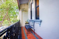 Modern terrace, top location, city views Hotels in Glebe