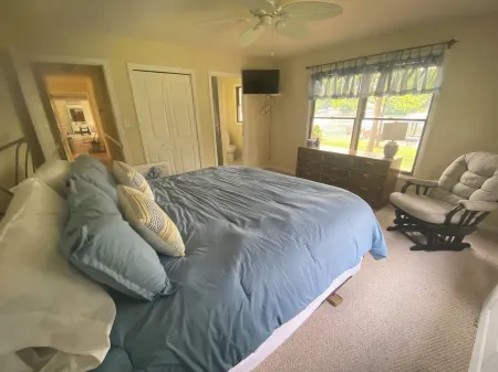 Lakeview Hideaway – Family-Friendly Lakefront Escape