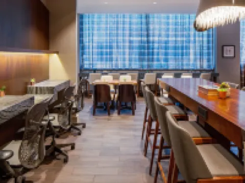 ヒルトン リッチモンド ダウンタウン リッチモンドのホテル