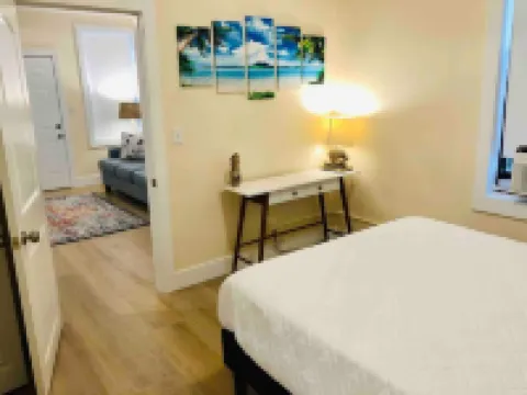 Charming Hideaway Steps to Beach and Ocean Center - Cozy Comfort