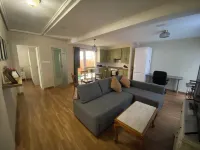 The vintage house, close to downtown, 2 private patios