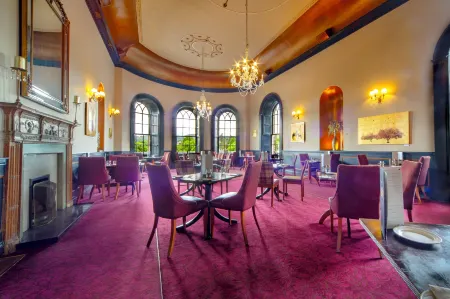 The Tontine Hotel Отели в г. Пиблс