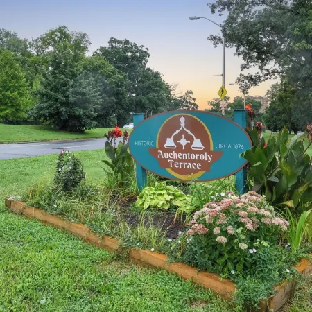 Parkside Gem: Luxe & Roomy by Historic Druid Hill l WIFI l Entire Unit Отели рядом с достопримечательностью «Зоопарк Балтимора»