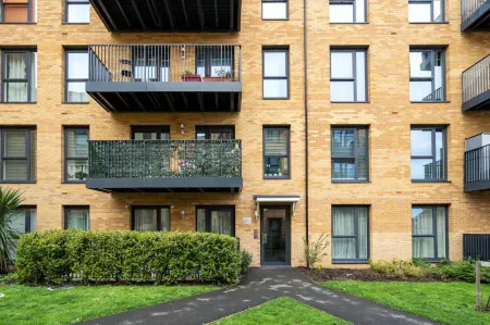 Amazing Skyline Deluxe Flat Near Alexandra Palace, Tottenham Stadium & Drumsheds