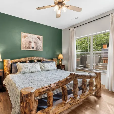 Family/ Pet friendly/6 beds!
