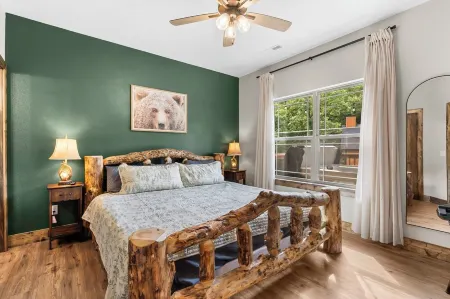 Family/ Pet friendly/6 beds!