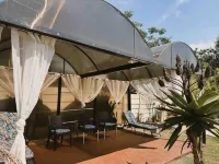 Elegant Poolside Retreat: 2-Bed Luxury Guesthouse