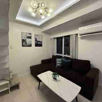 Modern 2BR Loft in BGC The Fort Taguig Others